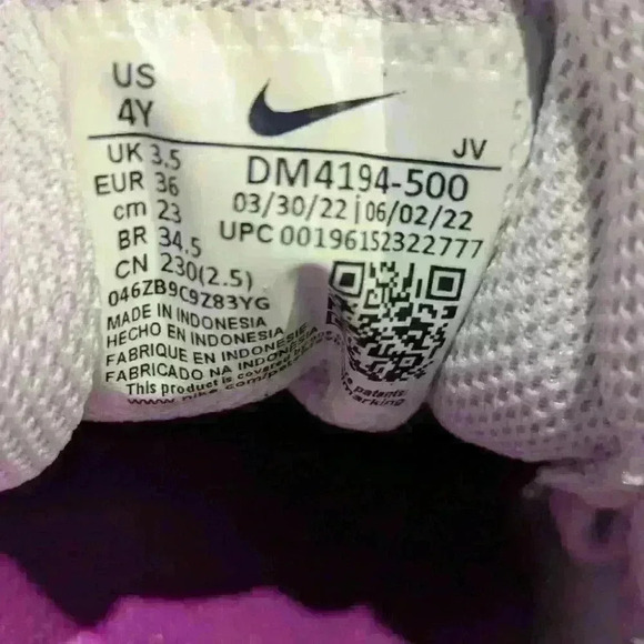 Nike Girls Downshifter Purple  Sneaker - size 4 excellent condition - Picture 3 of 5